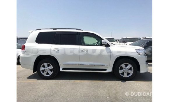 Buy Import Toyota Land Cruiser White Car in Import - Dubai in Andijon Buy Import Toyota Land Cruiser White Car in Import - Dubai in Andijon
