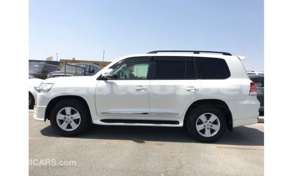 Buy Import Toyota Land Cruiser White Car in Import - Dubai in Andijon Buy Import Toyota Land Cruiser White Car in Import - Dubai in Andijon