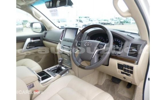 Buy Import Toyota Land Cruiser White Car in Import - Dubai in Andijon Buy Import Toyota Land Cruiser White Car in Import - Dubai in Andijon