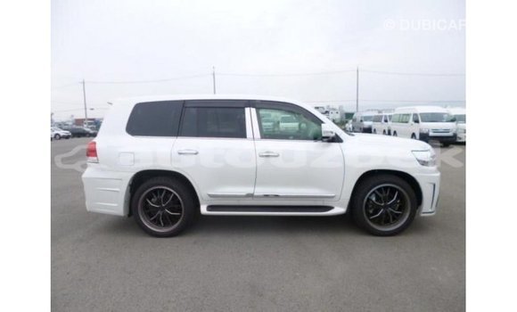 Buy Import Toyota Land Cruiser White Car in Import - Dubai in Andijon Buy Import Toyota Land Cruiser White Car in Import - Dubai in Andijon