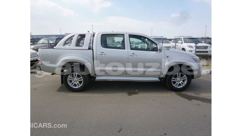 Big with watermark toyota hilux andijon import dubai 2689