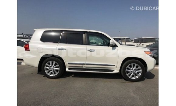 Buy Import Toyota Land Cruiser White Car in Import - Dubai in Andijon Buy Import Toyota Land Cruiser White Car in Import - Dubai in Andijon