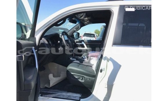 Buy Import Toyota Land Cruiser White Car in Import - Dubai in Andijon Buy Import Toyota Land Cruiser White Car in Import - Dubai in Andijon
