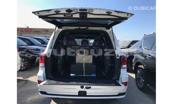 Buy Import Toyota Land Cruiser White Car in Import - Dubai in Andijon Buy Import Toyota Land Cruiser White Car in Import - Dubai in Andijon