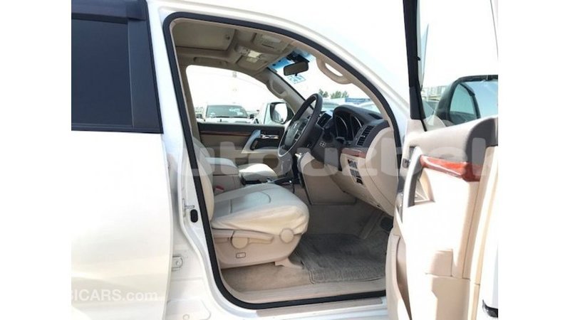 Big with watermark toyota land cruiser andijon import dubai 2747