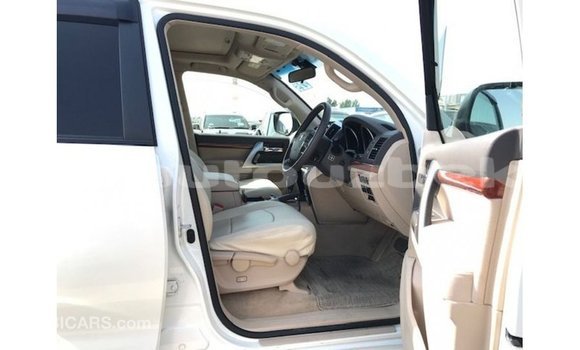 Buy Import Toyota Land Cruiser White Car in Import - Dubai in Andijon Buy Import Toyota Land Cruiser White Car in Import - Dubai in Andijon