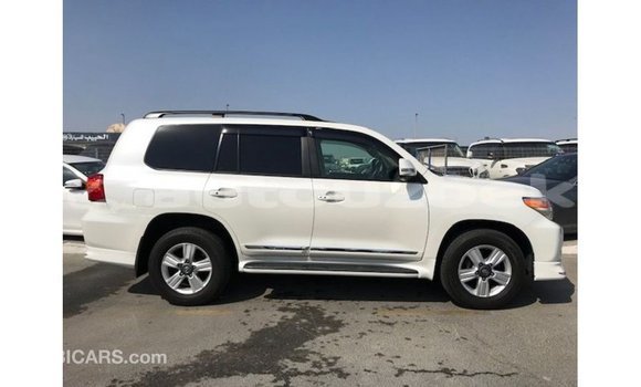 Buy Import Toyota Land Cruiser White Car in Import - Dubai in Andijon Buy Import Toyota Land Cruiser White Car in Import - Dubai in Andijon