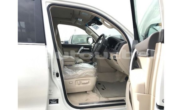 Buy Import Toyota Land Cruiser White Car in Import - Dubai in Andijon Buy Import Toyota Land Cruiser White Car in Import - Dubai in Andijon