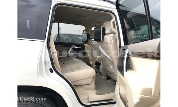 Buy Import Toyota Land Cruiser White Car in Import - Dubai in Andijon Buy Import Toyota Land Cruiser White Car in Import - Dubai in Andijon