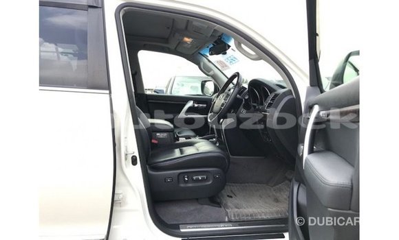 Buy Import Toyota Land Cruiser White Car in Import - Dubai in Andijon Buy Import Toyota Land Cruiser White Car in Import - Dubai in Andijon