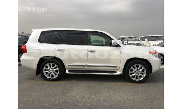 Buy Import Toyota Land Cruiser White Car in Import - Dubai in Andijon Buy Import Toyota Land Cruiser White Car in Import - Dubai in Andijon