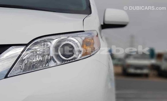 Buy Import Toyota Sienna White Car in Import - Dubai in Andijon Buy Import Toyota Sienna White Car in Import - Dubai in Andijon