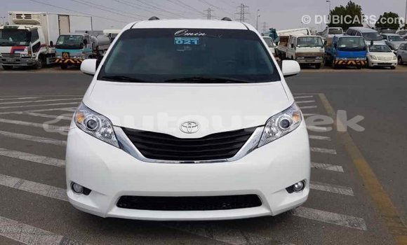 Buy Import Toyota Sienna White Car in Import - Dubai in Andijon Buy Import Toyota Sienna White Car in Import - Dubai in Andijon
