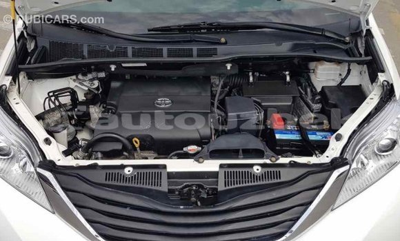 Buy Import Toyota Sienna White Car in Import - Dubai in Andijon Buy Import Toyota Sienna White Car in Import - Dubai in Andijon