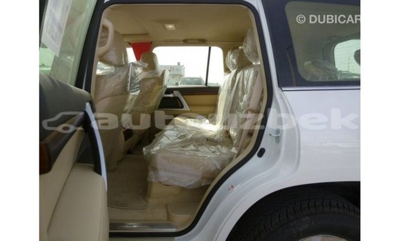 Buy Import Toyota Land Cruiser White Car in Import - Dubai in Andijon Buy Import Toyota Land Cruiser White Car in Import - Dubai in Andijon