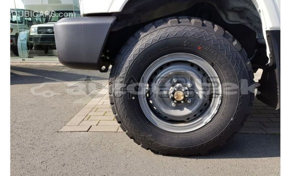 Buy Import Toyota Land Cruiser White Car in Import - Dubai in Andijon Buy Import Toyota Land Cruiser White Car in Import - Dubai in Andijon