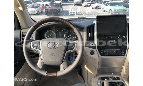 Buy Import Toyota Land Cruiser White Car in Import - Dubai in Andijon Buy Import Toyota Land Cruiser White Car in Import - Dubai in Andijon
