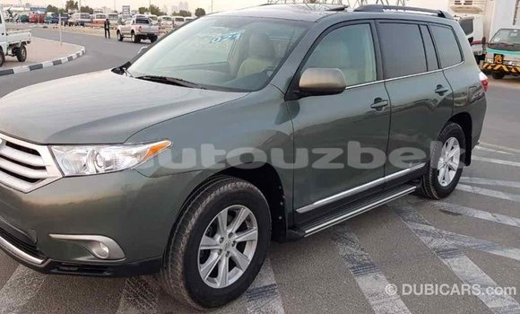 Buy Import Toyota Highlander Green Car in Import - Dubai in Andijon Buy Import Toyota Highlander Green Car in Import - Dubai in Andijon