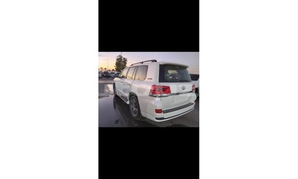 Buy Import Toyota Land Cruiser White Car in Import - Dubai in Andijon Buy Import Toyota Land Cruiser White Car in Import - Dubai in Andijon