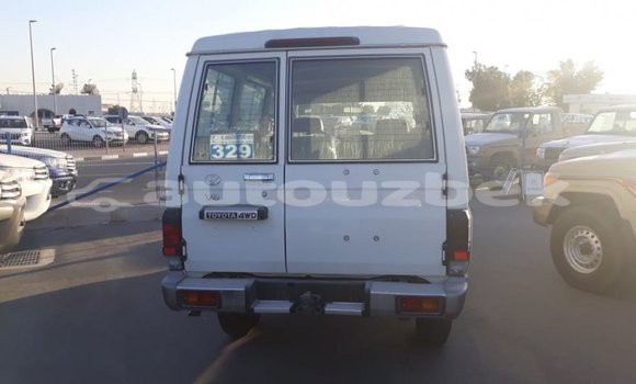 Buy Import Toyota Land Cruiser White Car in Import - Dubai in Andijon Buy Import Toyota Land Cruiser White Car in Import - Dubai in Andijon