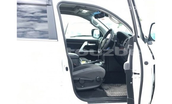 Buy Import Toyota Land Cruiser White Car in Import - Dubai in Andijon Buy Import Toyota Land Cruiser White Car in Import - Dubai in Andijon
