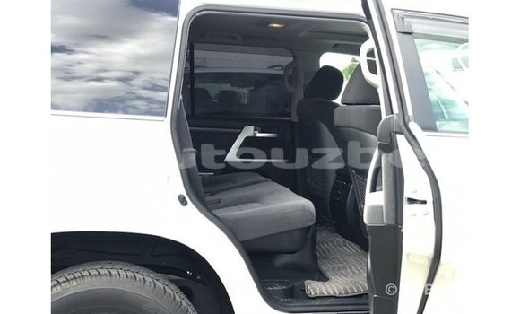 Buy Import Toyota Land Cruiser White Car in Import - Dubai in Andijon Buy Import Toyota Land Cruiser White Car in Import - Dubai in Andijon