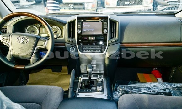 Buy Import Toyota Land Cruiser White Car in Import - Dubai in Andijon Buy Import Toyota Land Cruiser White Car in Import - Dubai in Andijon