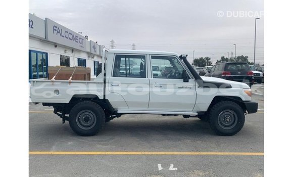 Buy Import Toyota Land Cruiser White Car in Import - Dubai in Andijon Buy Import Toyota Land Cruiser White Car in Import - Dubai in Andijon