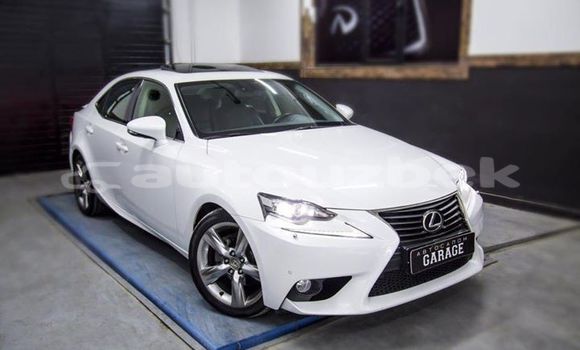 Buy Used Lexus IS White Car in Tashkent in Toskent