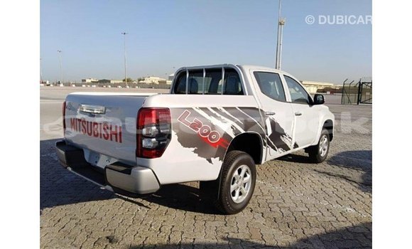 Buy Import Mitsubishi L200 White Car in Import - Dubai in Andijon Buy Import Mitsubishi L200 White Car in Import - Dubai in Andijon
