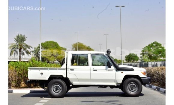 Buy Import Toyota Land Cruiser White Car in Import - Dubai in Andijon Buy Import Toyota Land Cruiser White Car in Import - Dubai in Andijon