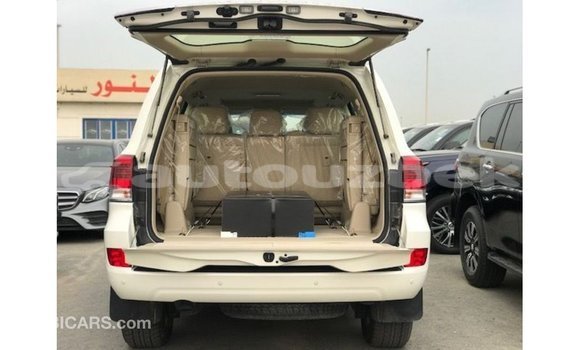 Buy Import Toyota Land Cruiser White Car in Import - Dubai in Andijon Buy Import Toyota Land Cruiser White Car in Import - Dubai in Andijon
