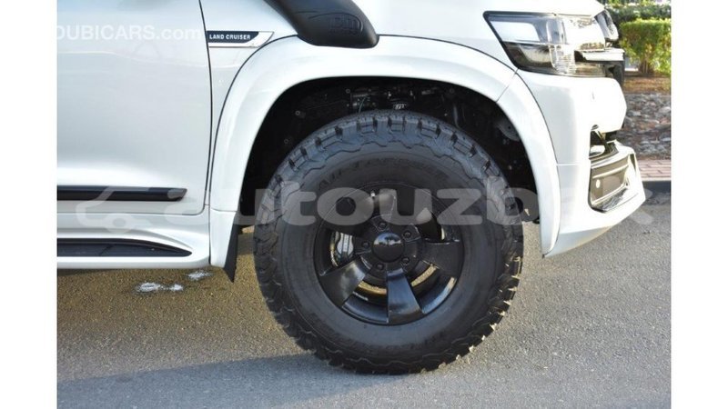 Big with watermark toyota land cruiser andijon import dubai 3210