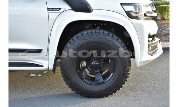 Buy Import Toyota Land Cruiser White Car in Import - Dubai in Andijon Buy Import Toyota Land Cruiser White Car in Import - Dubai in Andijon