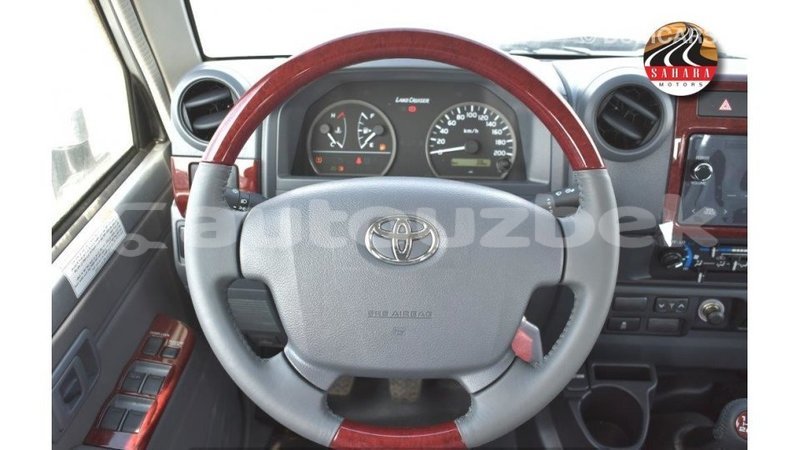 Big with watermark toyota land cruiser andijon import dubai 3217