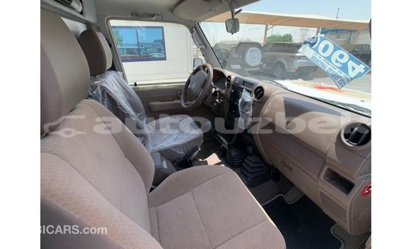 Buy Import Toyota Land Cruiser Beige Car in Import - Dubai in Andijon Buy Import Toyota Land Cruiser Beige Car in Import - Dubai in Andijon