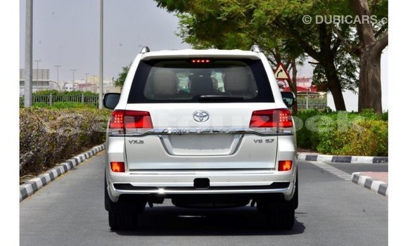 Buy Import Toyota Land Cruiser White Car in Import - Dubai in Andijon Buy Import Toyota Land Cruiser White Car in Import - Dubai in Andijon
