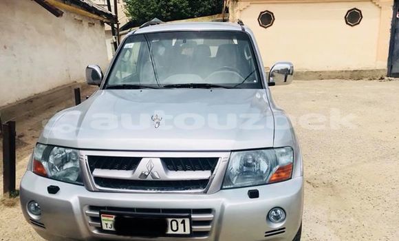 Buy Used Mitsubishi Pajero Silver Car in Altyarik in Fargona
