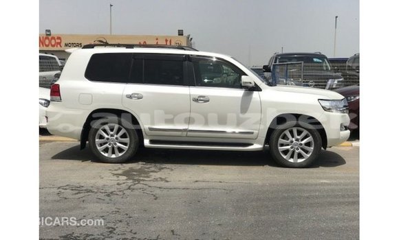 Buy Import Toyota Land Cruiser White Car in Import - Dubai in Andijon Buy Import Toyota Land Cruiser White Car in Import - Dubai in Andijon