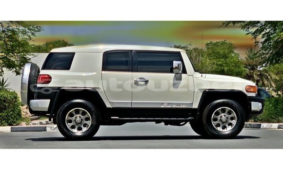 Buy Import Toyota FJ Cruiser White Car in Import - Dubai in Andijon Buy Import Toyota FJ Cruiser White Car in Import - Dubai in Andijon