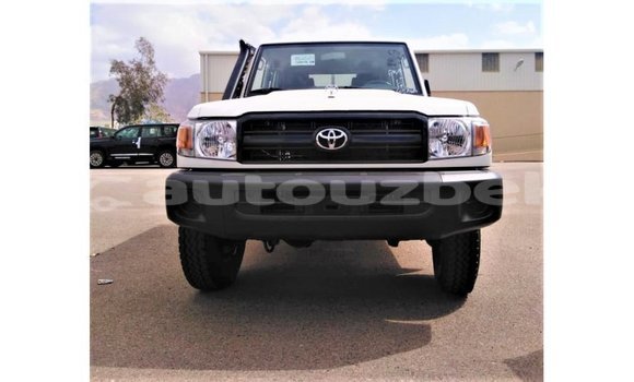 Buy Import Toyota Land Cruiser White Car in Import - Dubai in Andijon