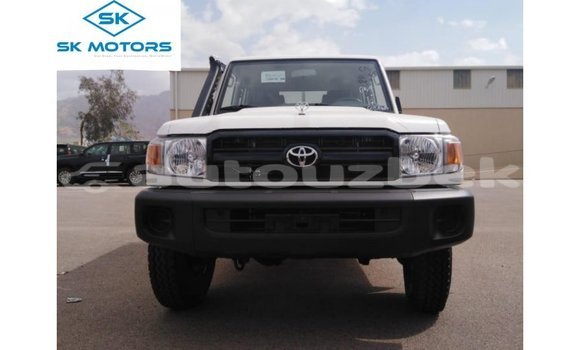 Buy Import Toyota Land Cruiser White Car in Import - Dubai in Andijon