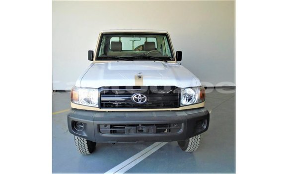 Buy Import Toyota Land Cruiser Beige Car in Import - Dubai in Andijon