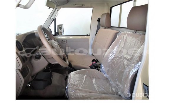 Buy Import Toyota Land Cruiser Beige Car in Import - Dubai in Andijon Buy Import Toyota Land Cruiser Beige Car in Import - Dubai in Andijon