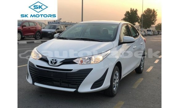 Buy Import Toyota Yaris White Car in Import - Dubai in Andijon