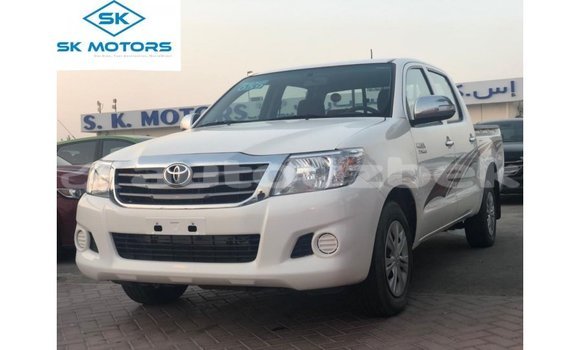 Buy Import Toyota Hilux White Car in Import - Dubai in Andijon