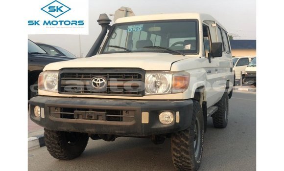Buy Import Toyota Land Cruiser White Car in Import - Dubai in Andijon