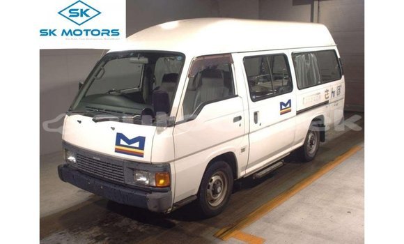 Buy Import Nissan Caravan White Car in Import - Dubai in Andijon
