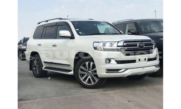 Buy Import Toyota Land Cruiser White Car in Import - Dubai in Andijon