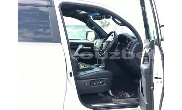 Buy Import Toyota Land Cruiser White Car in Import - Dubai in Andijon Buy Import Toyota Land Cruiser White Car in Import - Dubai in Andijon